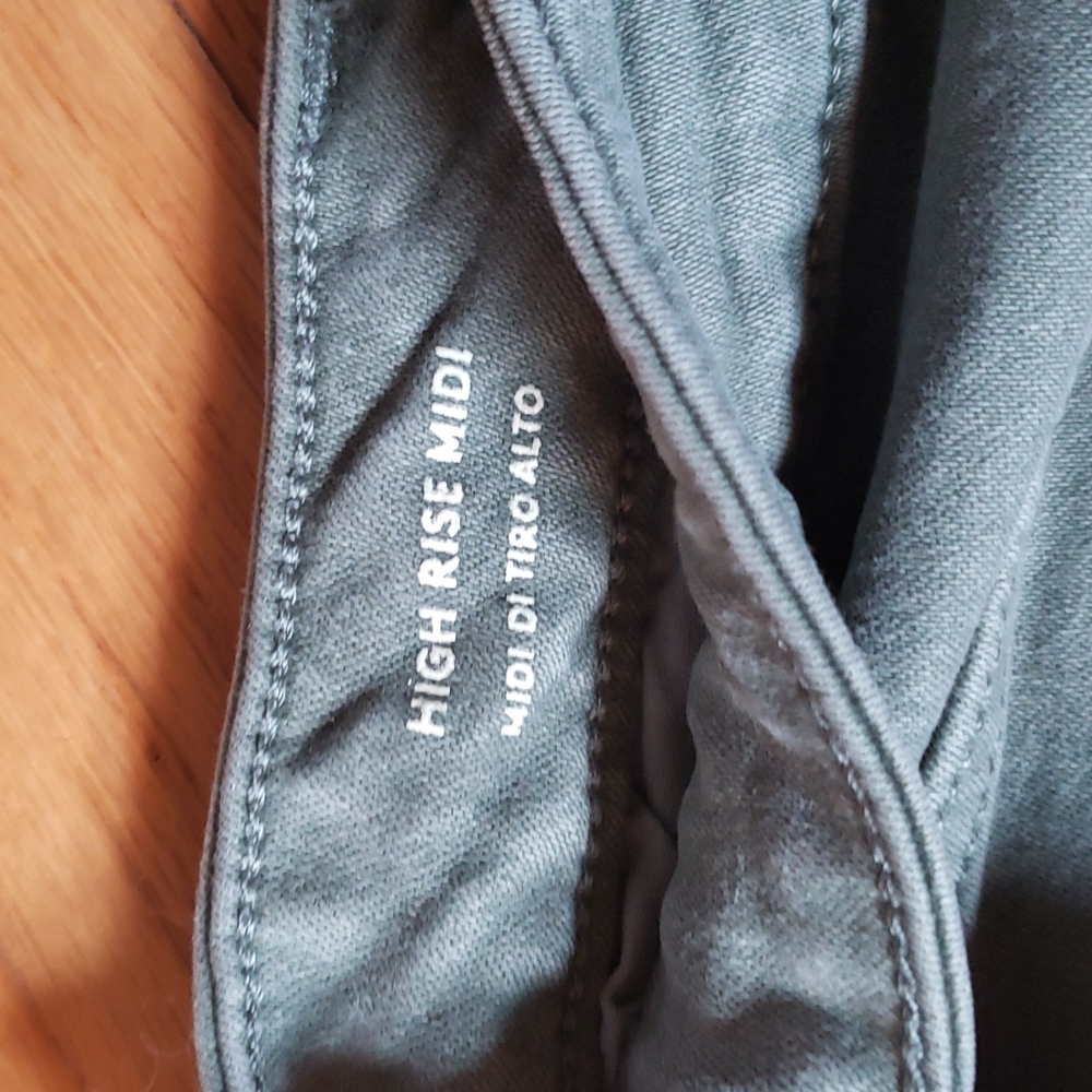 Universal Thread High Rise Midi Shorts - Picture 3 of 4